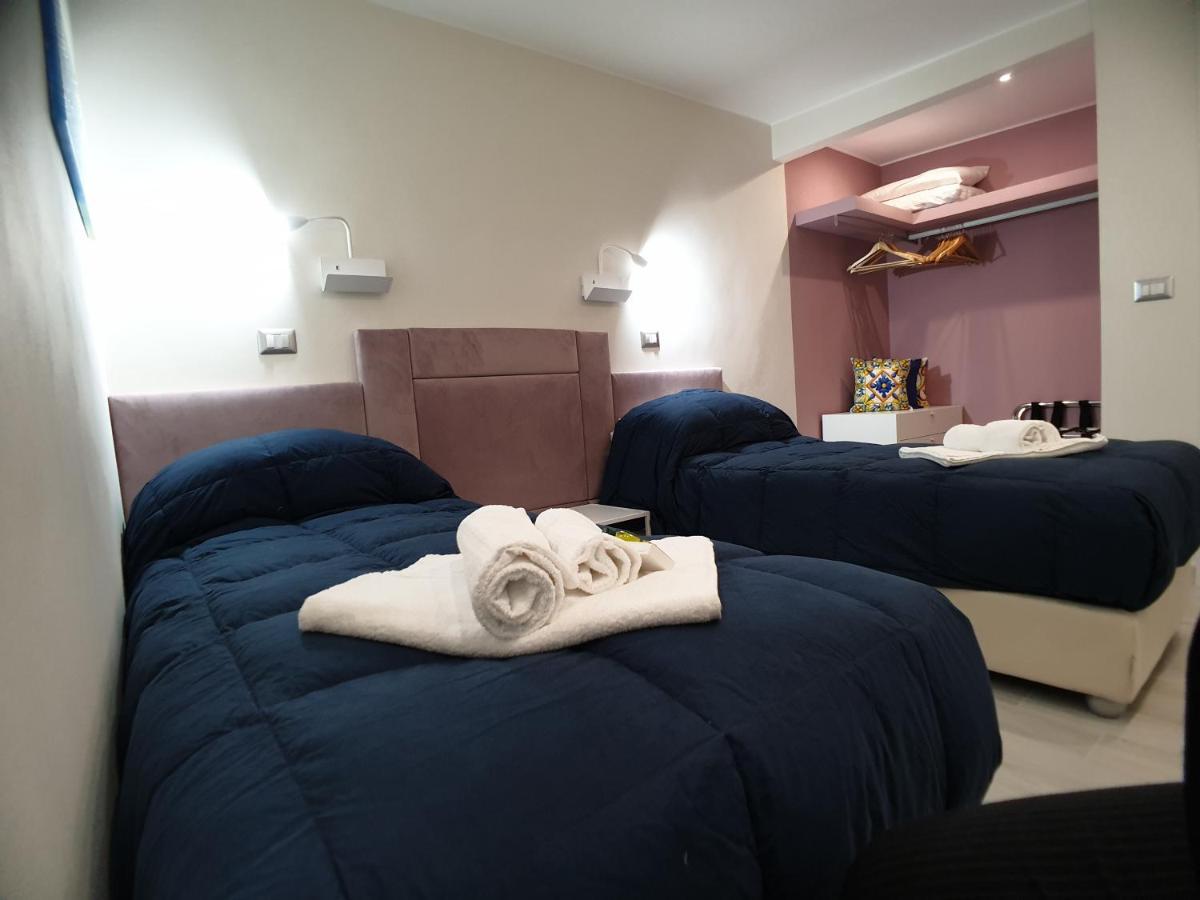Stella-Guesthouse Solarino ภายนอก รูปภาพ